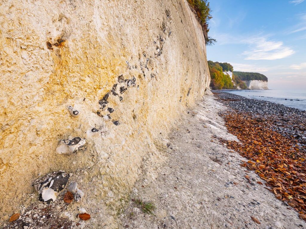 wandelen in duitsland langs de krijtrotsen van Rügen.
