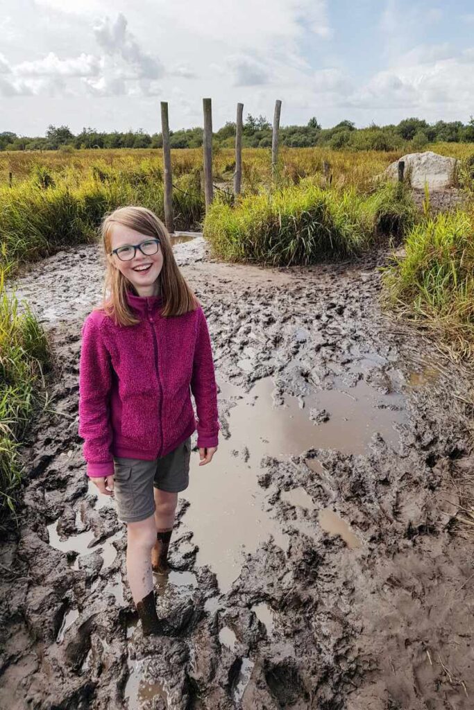 Op een blote voetenpad bepaald de natuur het avontuur